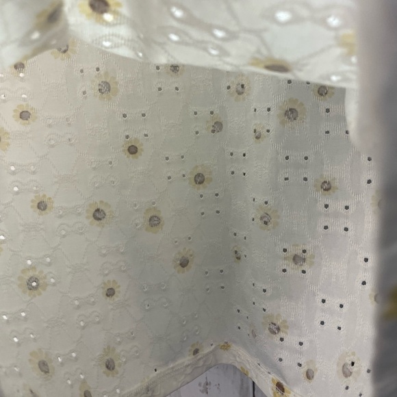 Wallflower White Top with Yellow Floral Design size Medium - Picture 3 of 7